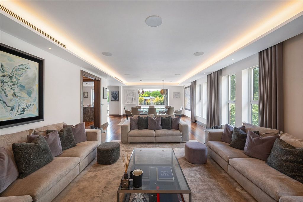 Property photo 1 of 17 Reception