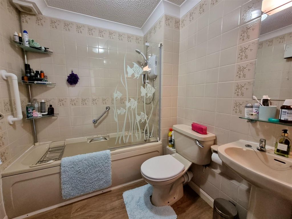 Additional image 7 of 2 bed flat for saleTavistock Road, Launceston PL15