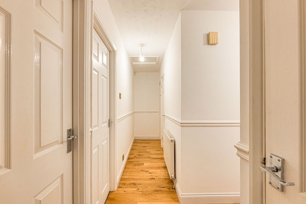 Property photo 3 of 27