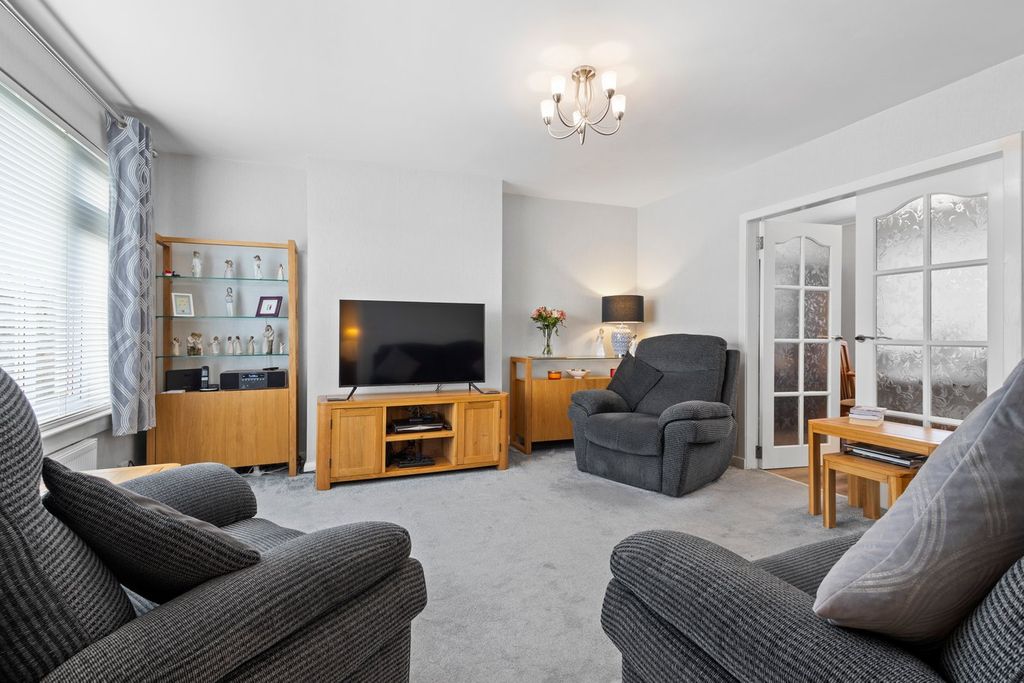 Property photo 2 of 25