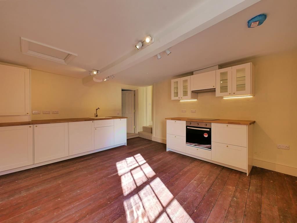 Property photo 3 of 6 Kitchen Diner