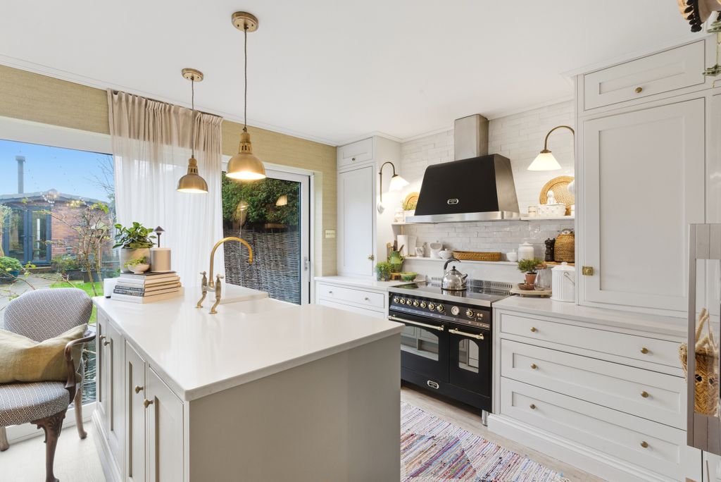 Property photo 2 of 15 Kitchen Area