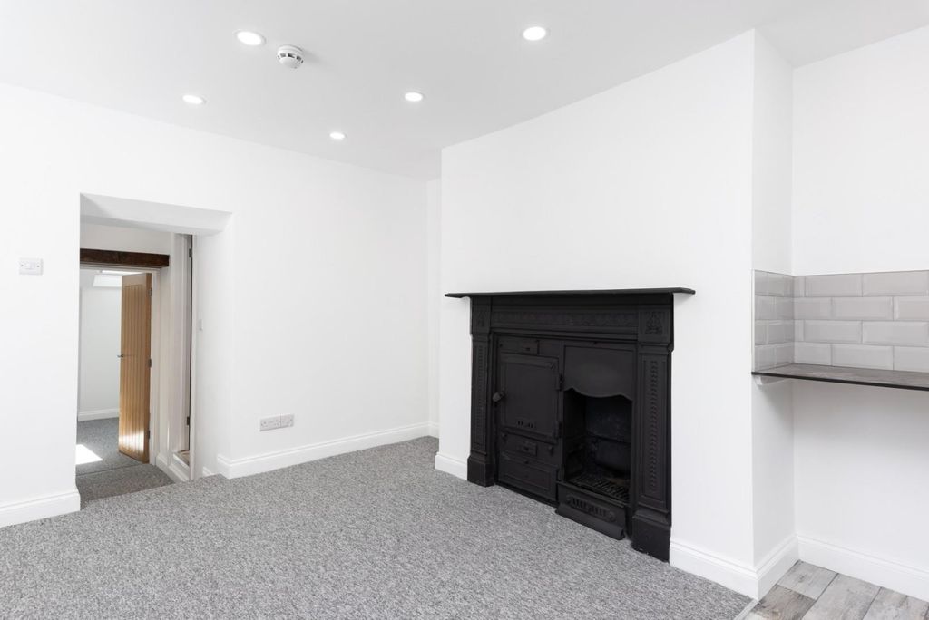 Property photo 3 of 16 Flat 5, 1 Lower East Hayes Bath, Ba1 6An-7.Jpg