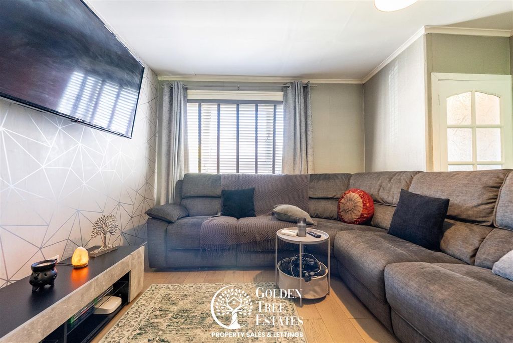 Property photo 2 of 40 Living Room