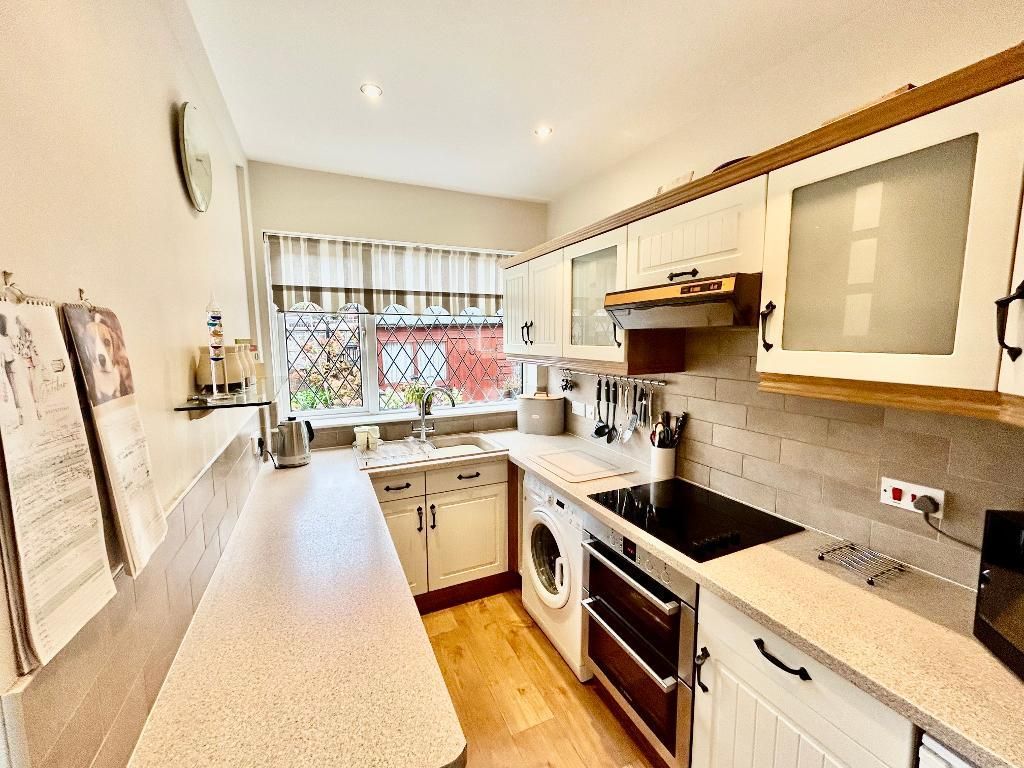 Property photo 3 of 14 Kitchen