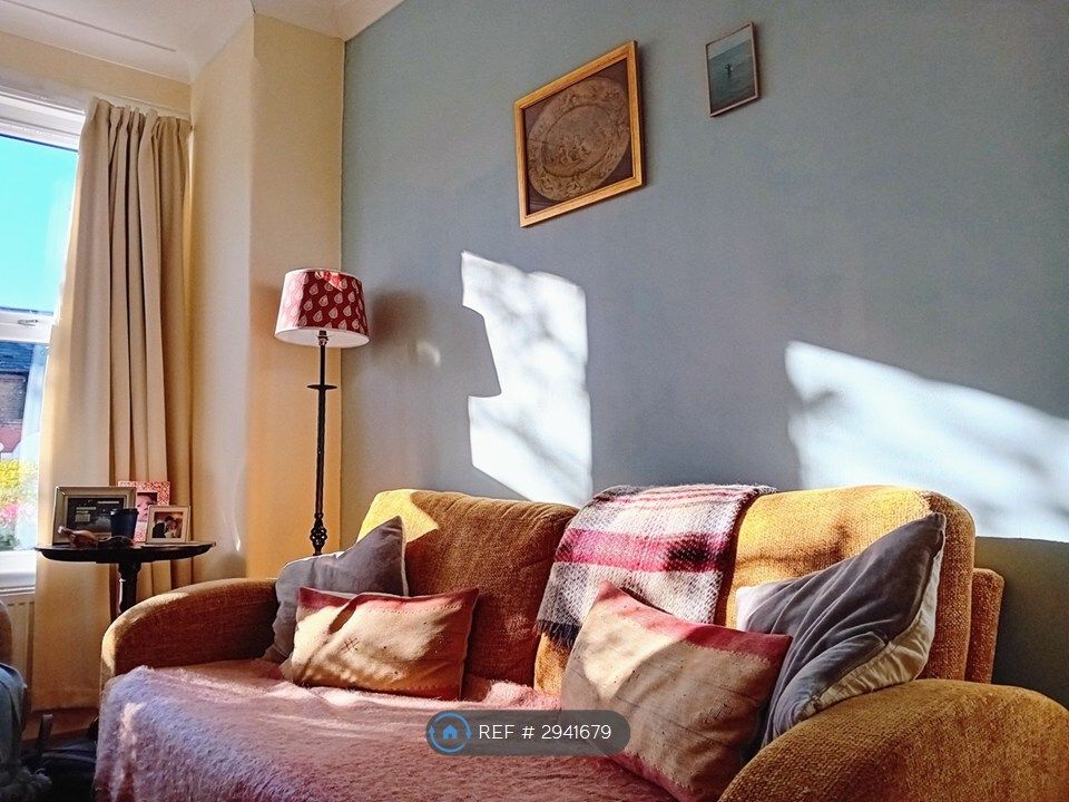 Property photo 1 of 23 Living Room