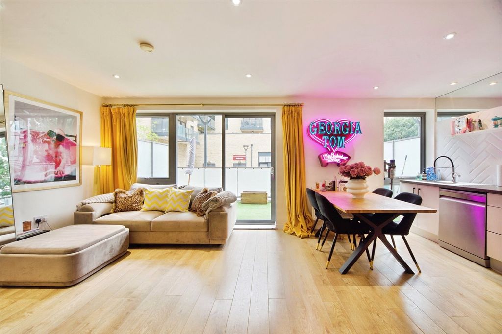 Property photo 1 of 18 Picture No. 02