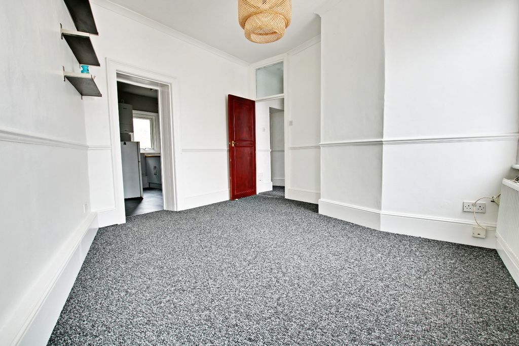 Property photo 3 of 7 1728273