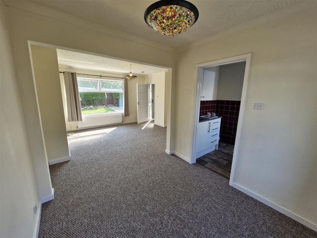 Property photo 2 of 11 11090.Jpg