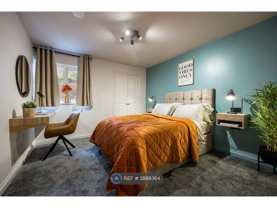 Property photo 2 of 5 Stunning Double En-Suite Room