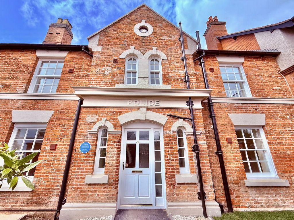 Property photo 2 of 24