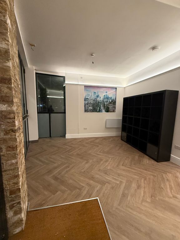 Property photo 3 of 8 Main Workspace