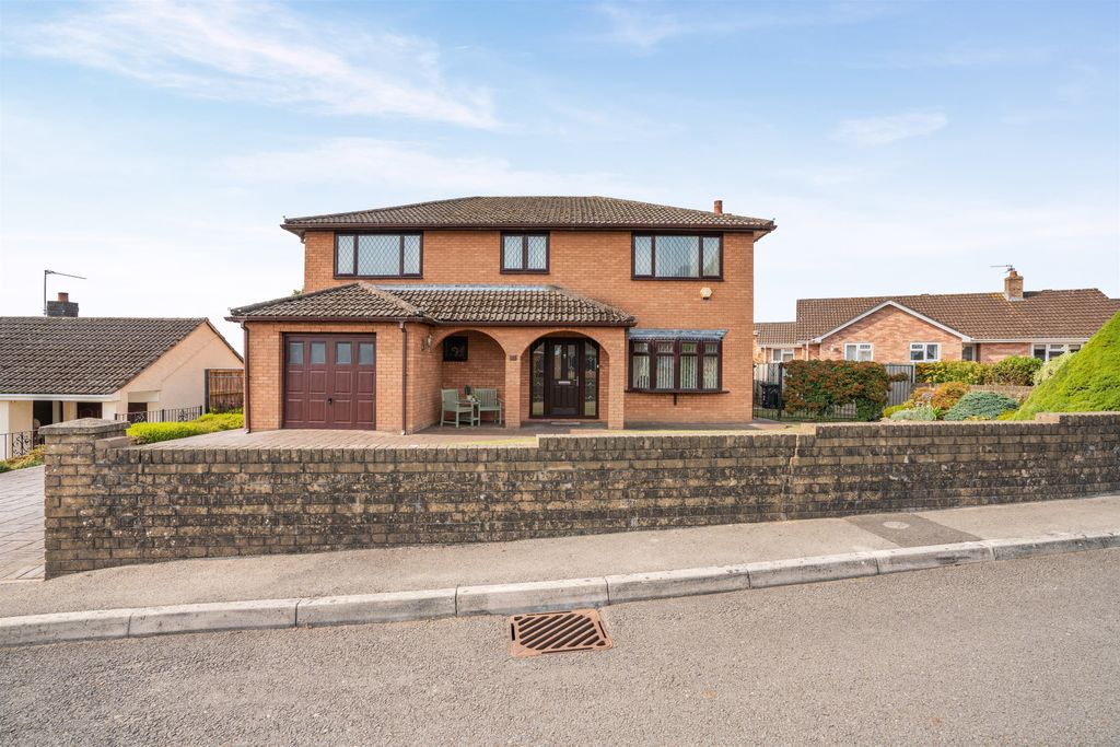 Property photo 1 of 32