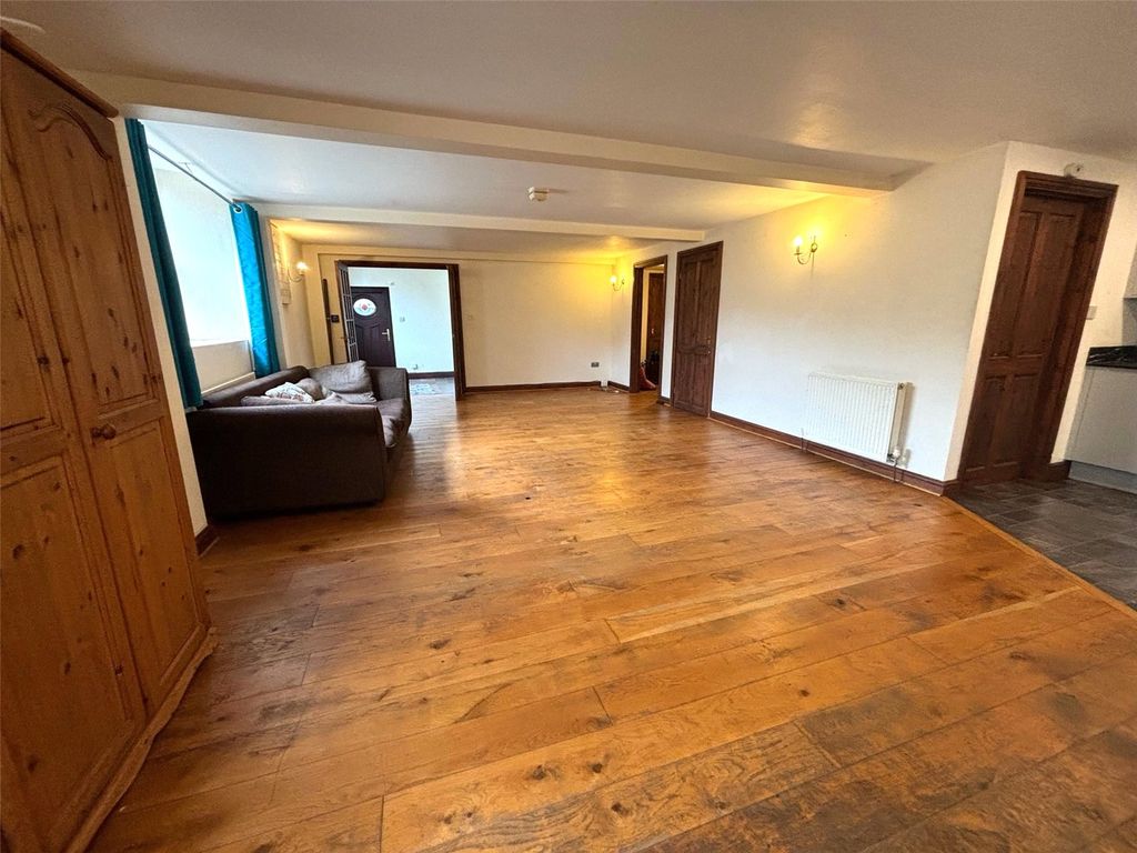Property photo 2 of 18 Picture No. 01