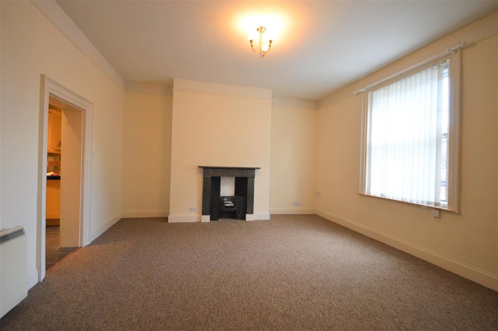 Property photo 2 of 8 Living Room