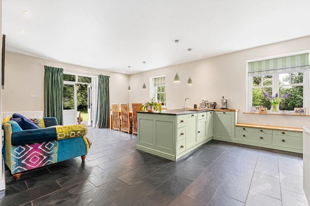 Property photo 2 of 84 85_83202 (3).Png