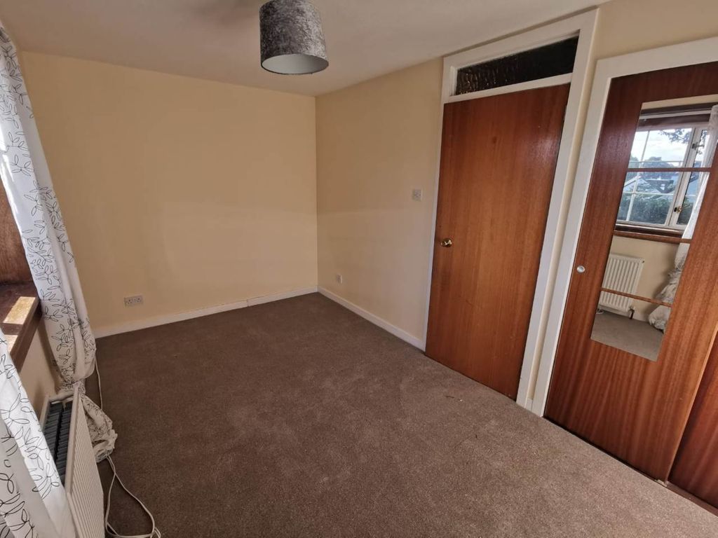 Property photo 2 of 17 2Ae506F8-84c2-42E0-Ad13-c92916002Aa4