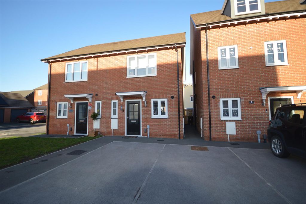 Property photo 1 of 14 Property Front