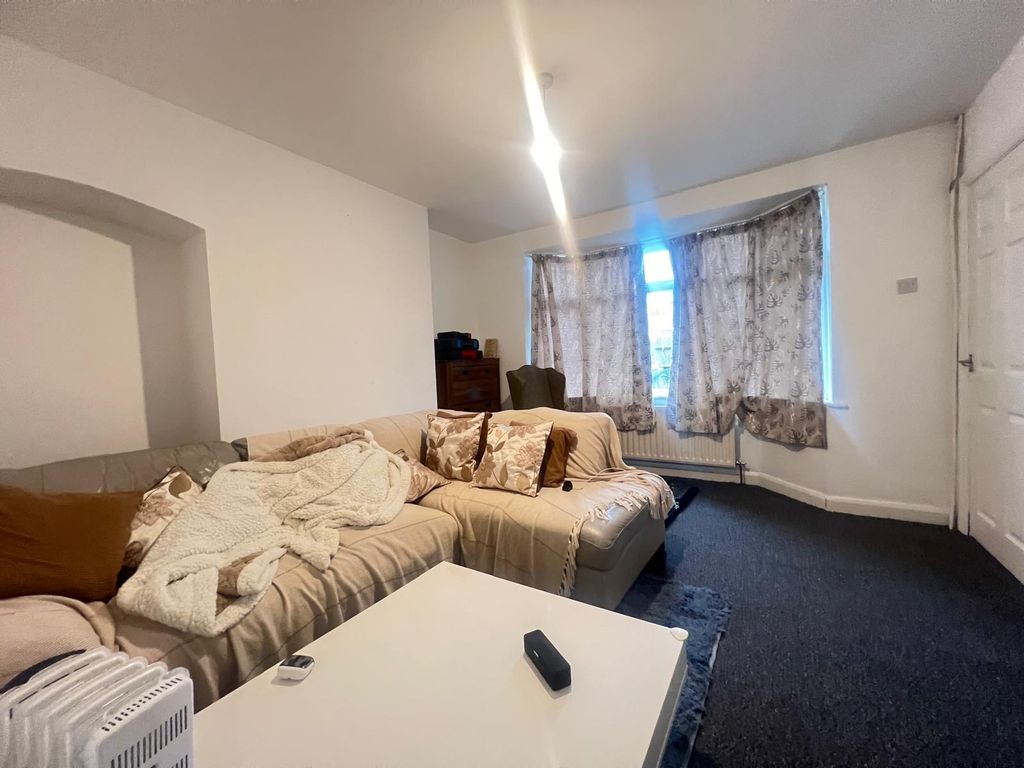 Property photo 2 of 10 432522E2-3081-493F-Bf63-58Fb934886B9