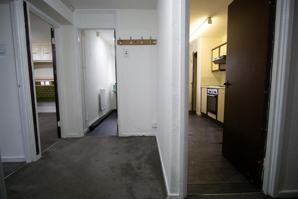 Property photo 1 of 7 Hallway