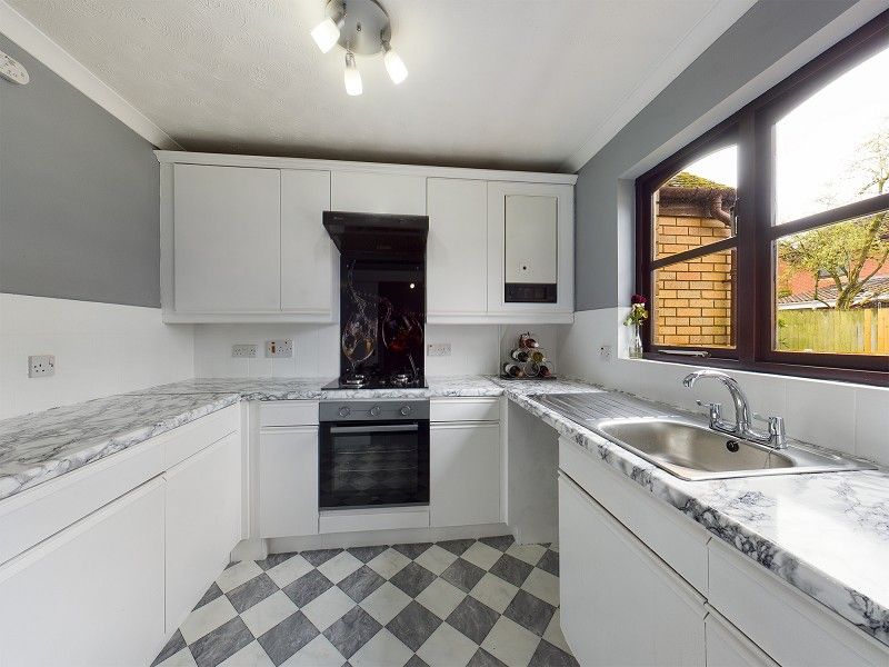 Property photo 2 of 11 Kitchen