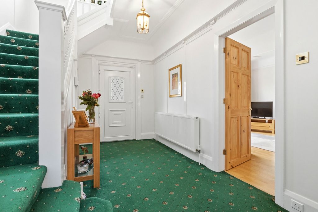 Property photo 3 of 49