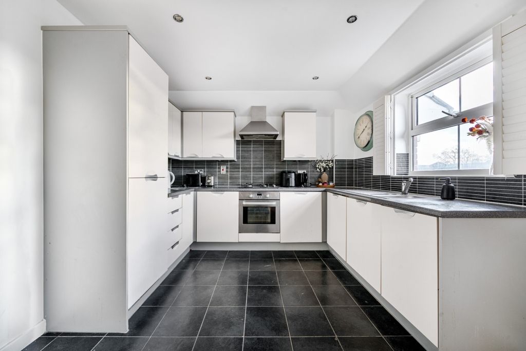 Property photo 2 of 17 1397222-7-695E73F...