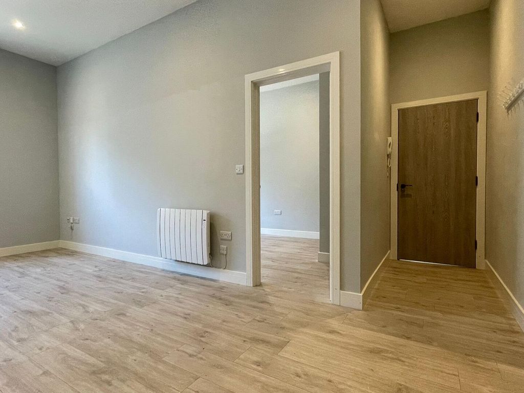 Property photo 3 of 11 Living Room