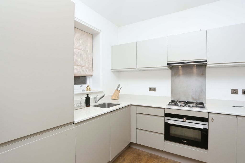 Property photo 2 of 18 Kitchen