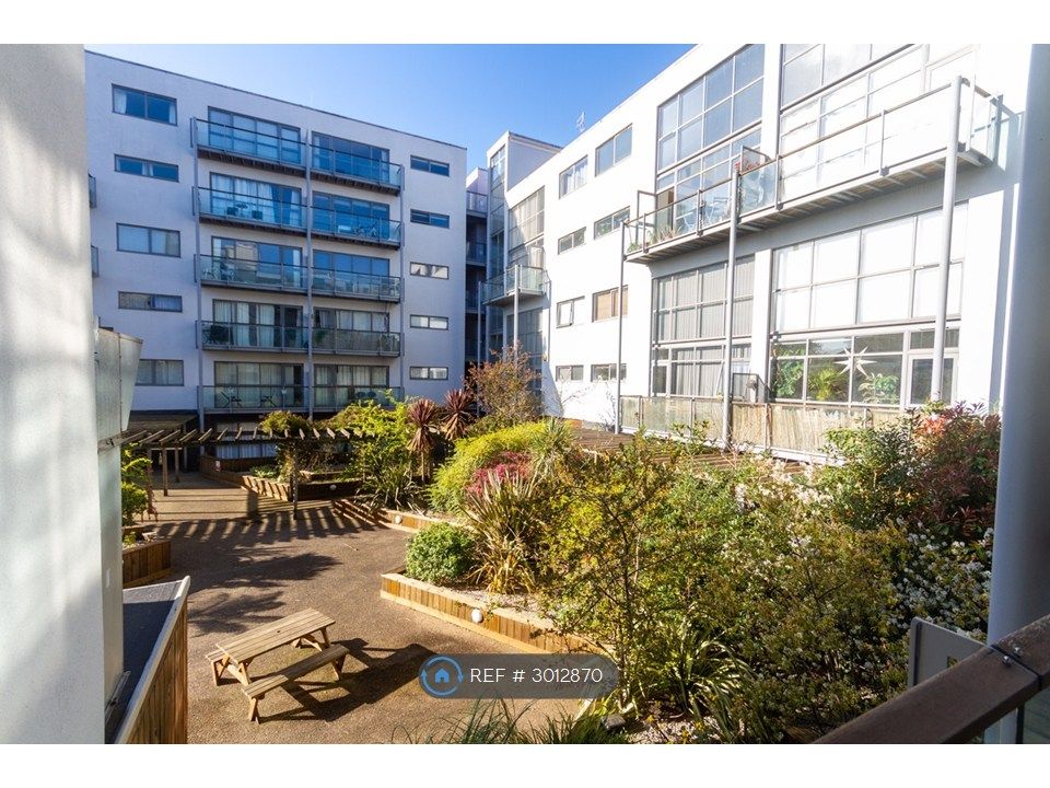 Property photo 1 of 16 Courtyard