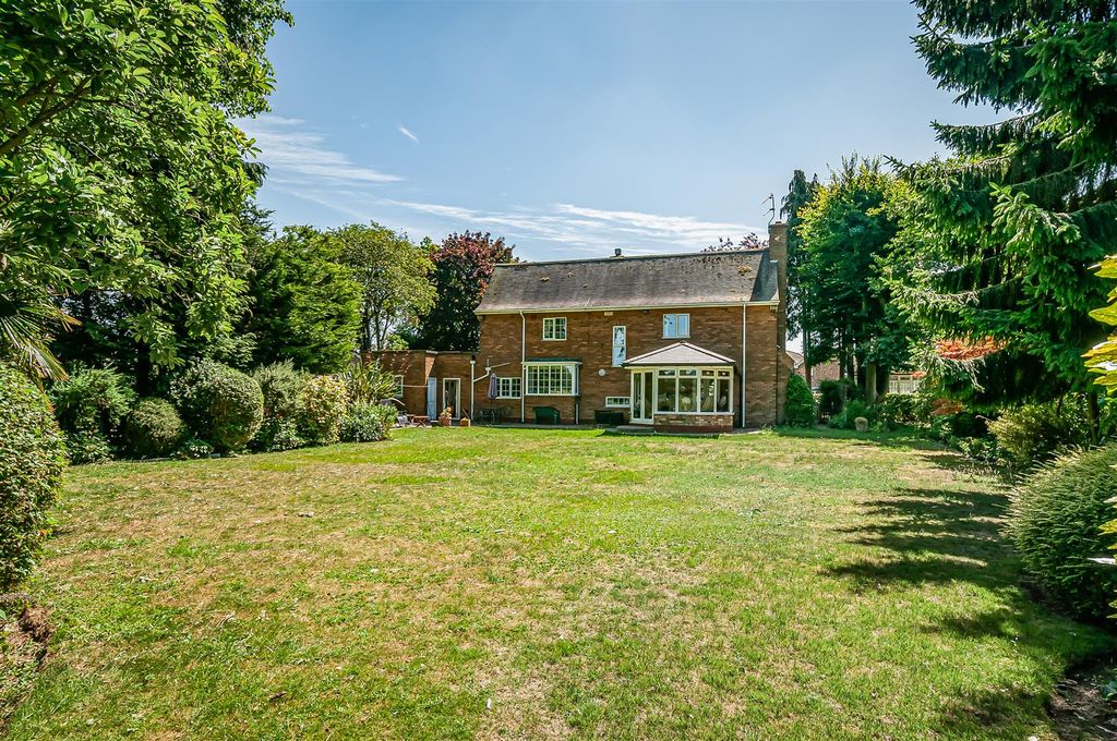 Property photo 2 of 19 The Coppice -6.Jpg