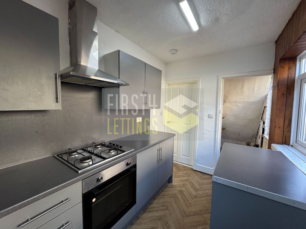 Property photo 2 of 11 Photo 6