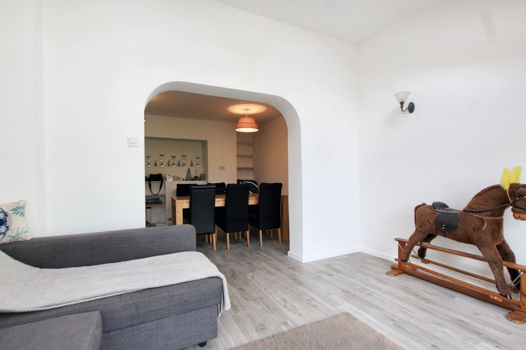 Property photo 3 of 14 Photo 6