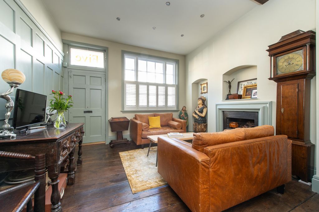 Property photo 3 of 31 Image