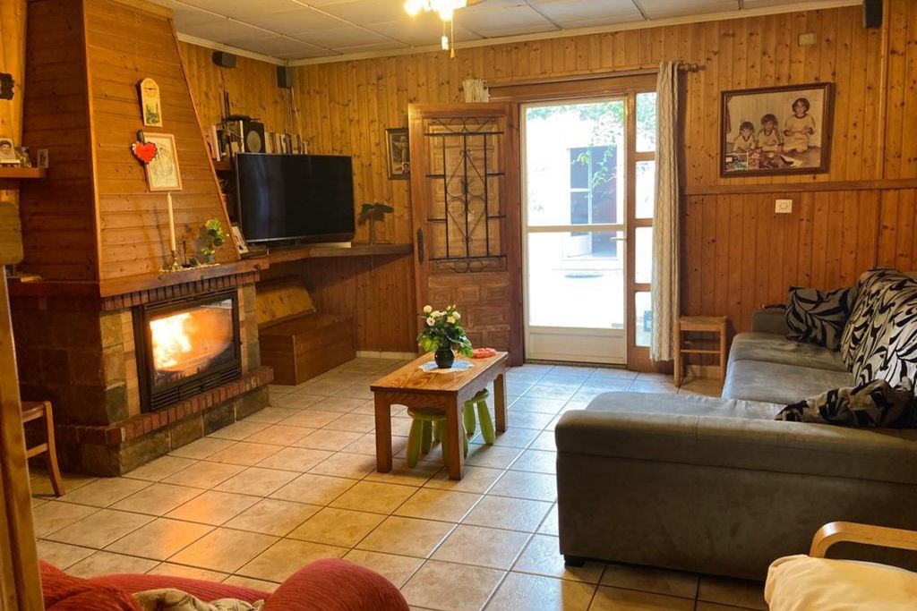 Property photo 2 of 40