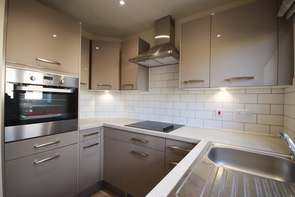 Property photo 3 of 12 Kitchen