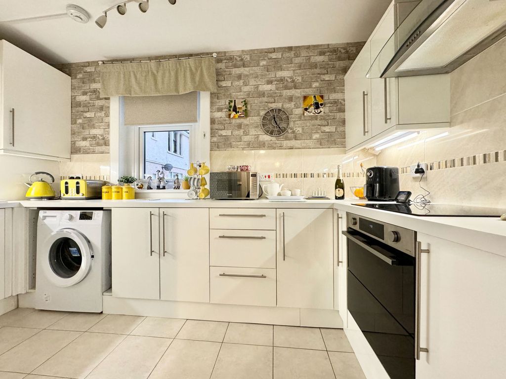 Property photo 2 of 26