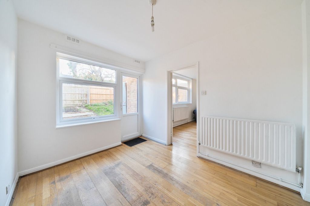 Property photo 2 of 14 Picture No. 12