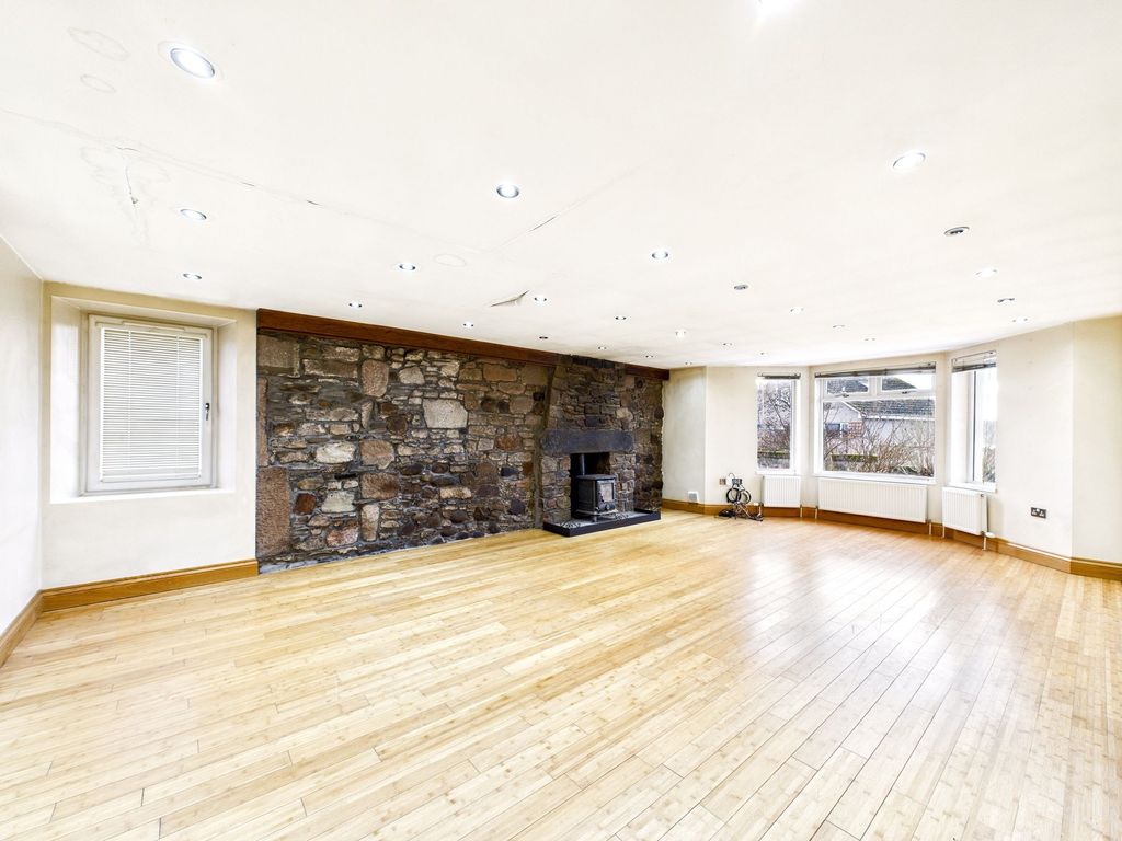 Property photo 3 of 27