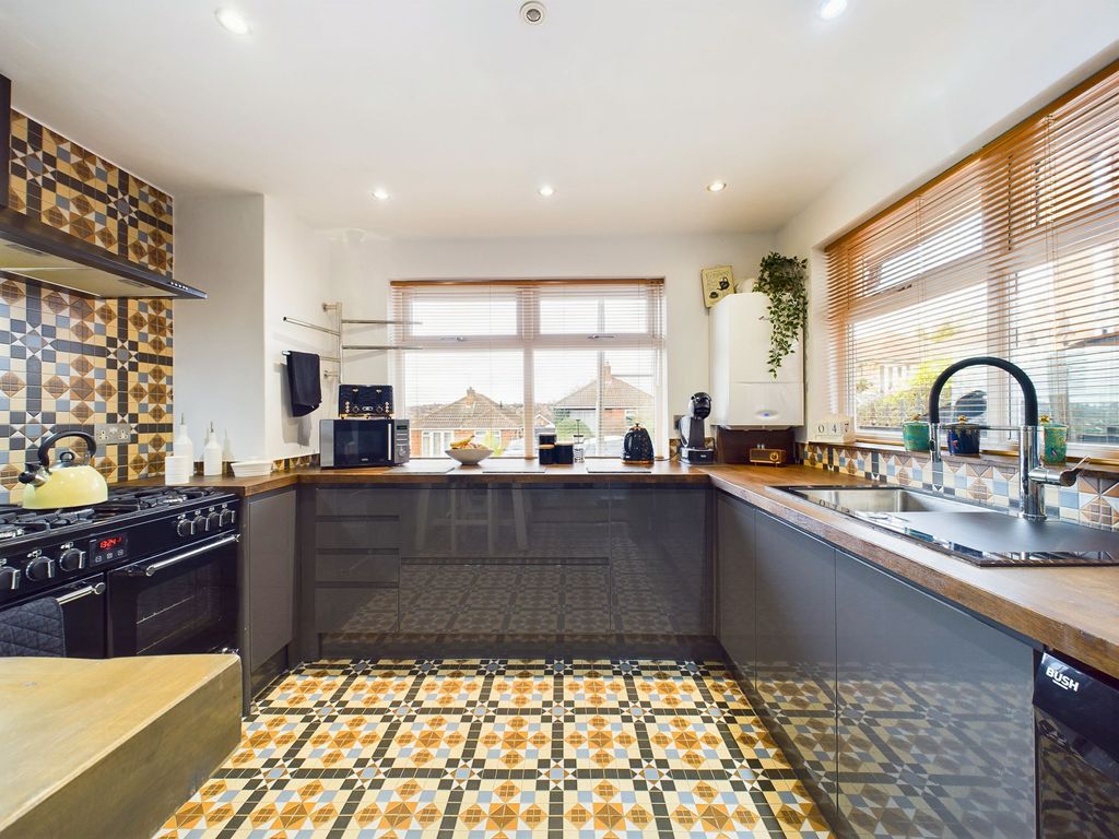 Property photo 3 of 18 Breakfast Kitchen