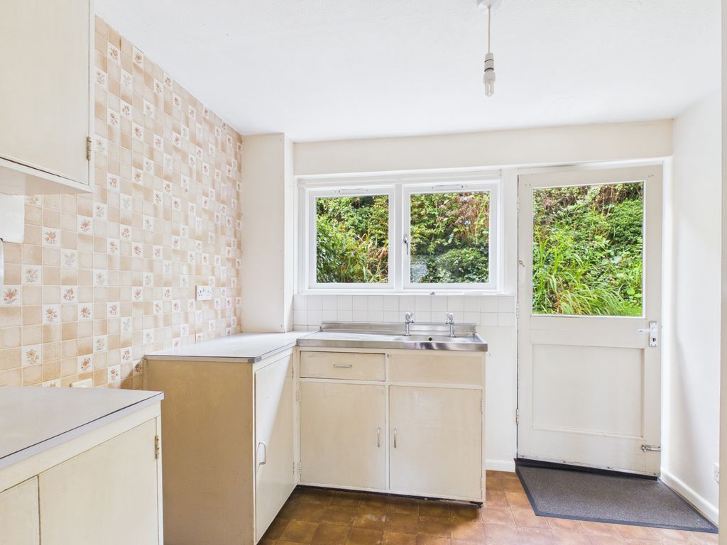 Property photo 2 of 9 Kitchen