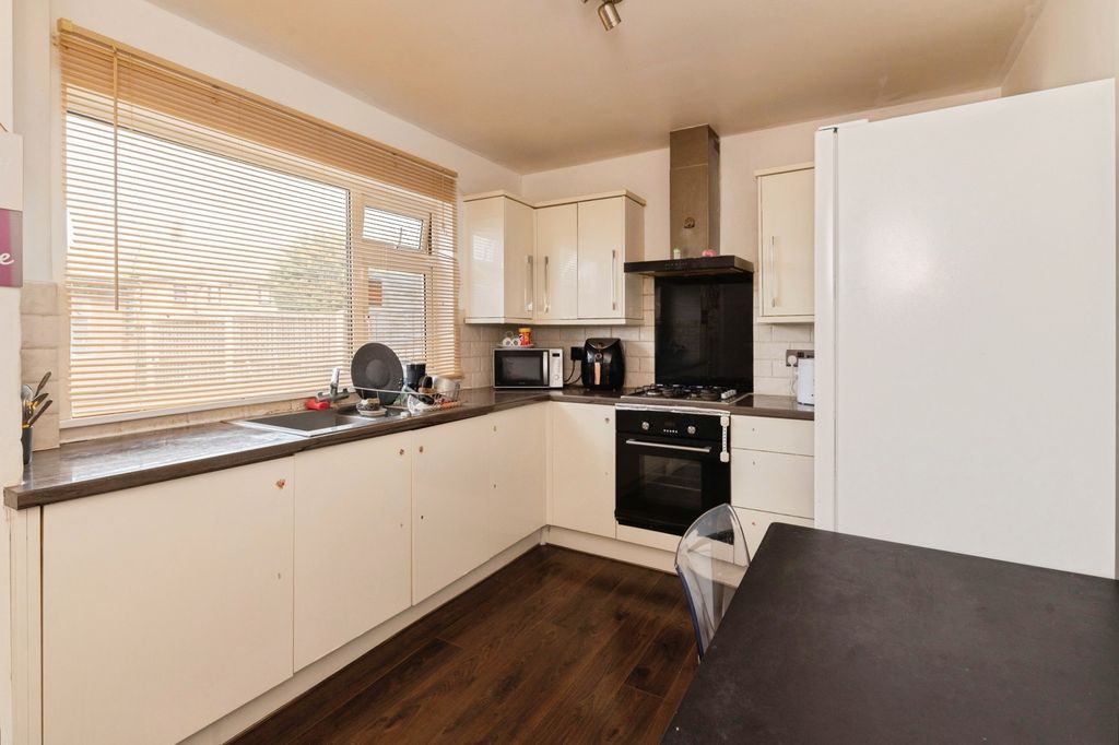 Property photo 3 of 20 Picture