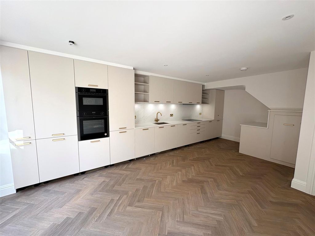 Property photo 2 of 10 Kitchen.Jpg