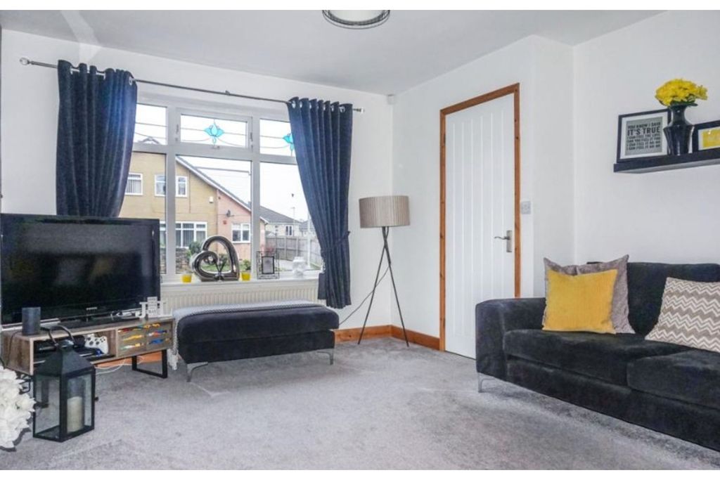 Property photo 3 of 21 Lounge