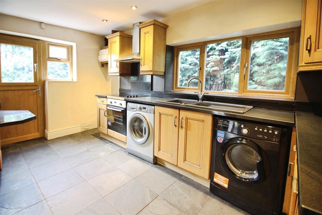 Property photo 3 of 12 Kitchen