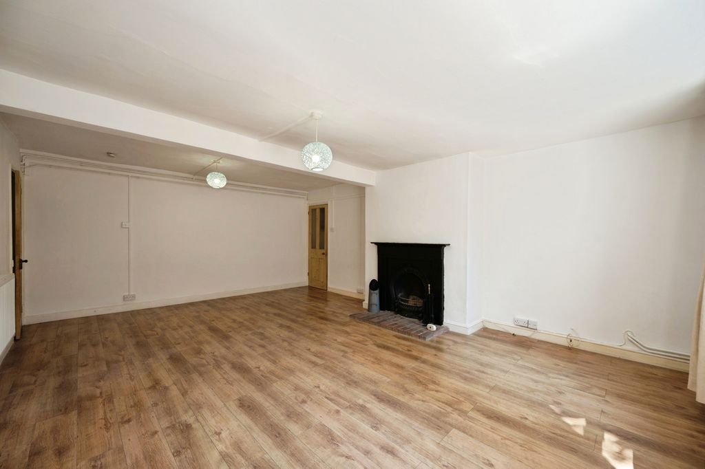 Property photo 2 of 17 Photo