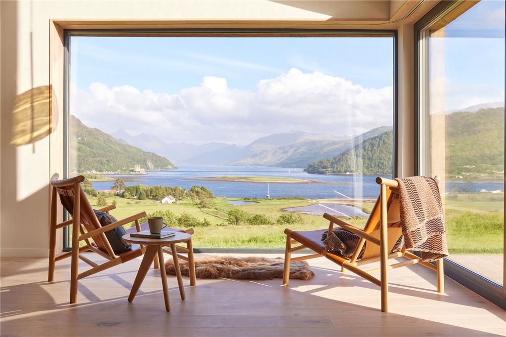 Property photo 1 of 22 Hill House