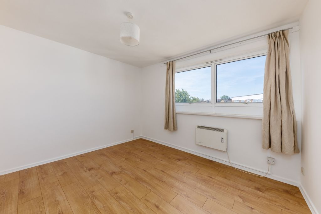 Property photo 1 of 8 Crozier House F17...