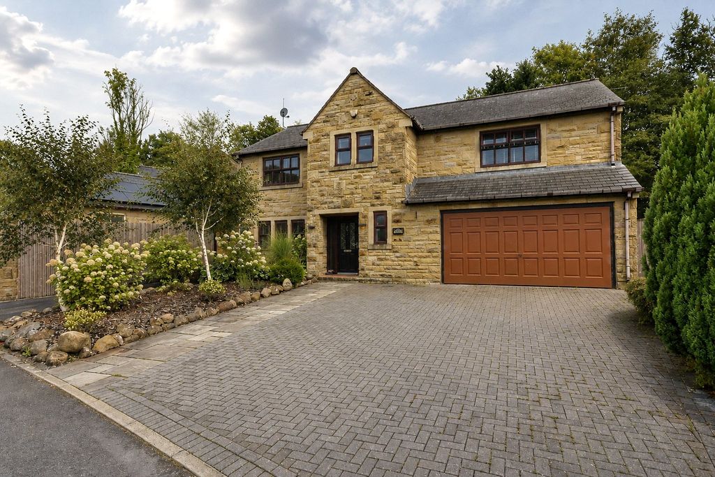 Property photo 1 of 21 External