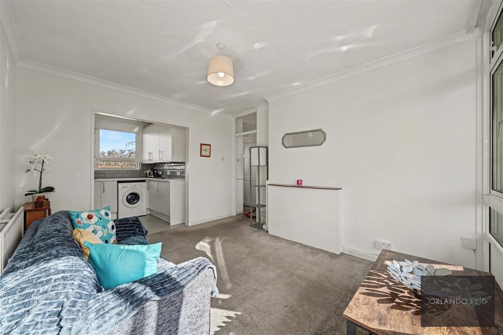 Property photo 3 of 14 Flat 30, 6 Sharp House Sw8 3BT-2.Jpg